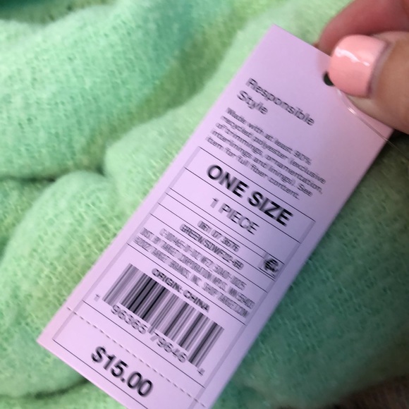 NWT Woman’s Blanket Scarf by Wild Fable - Picture 3 of 6